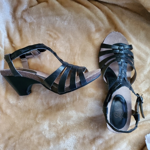 Pure Sole Low Heel Sandals - Picture 3 of 7